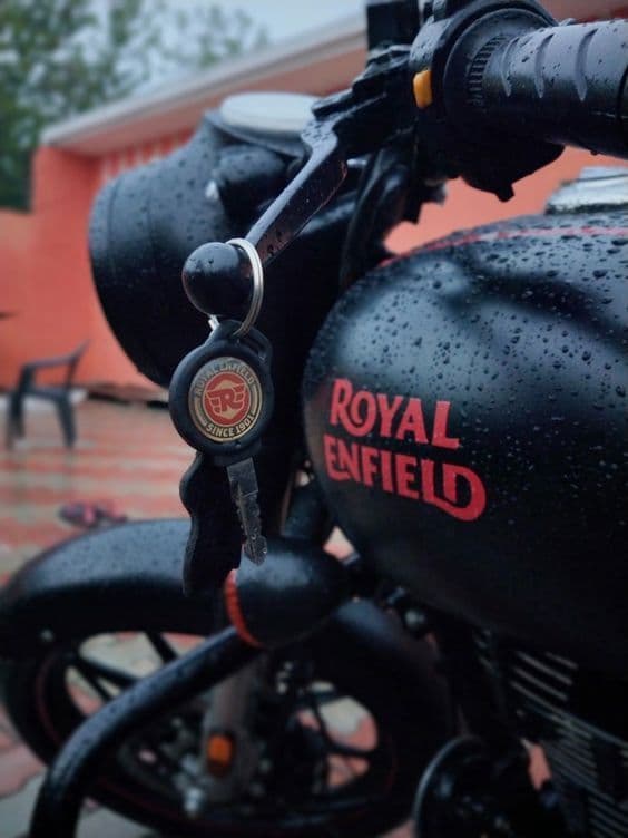 Royal Enfield Classic 350 secondary view 1