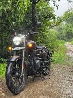 Royal Enfield Classic 350 secondary view 2