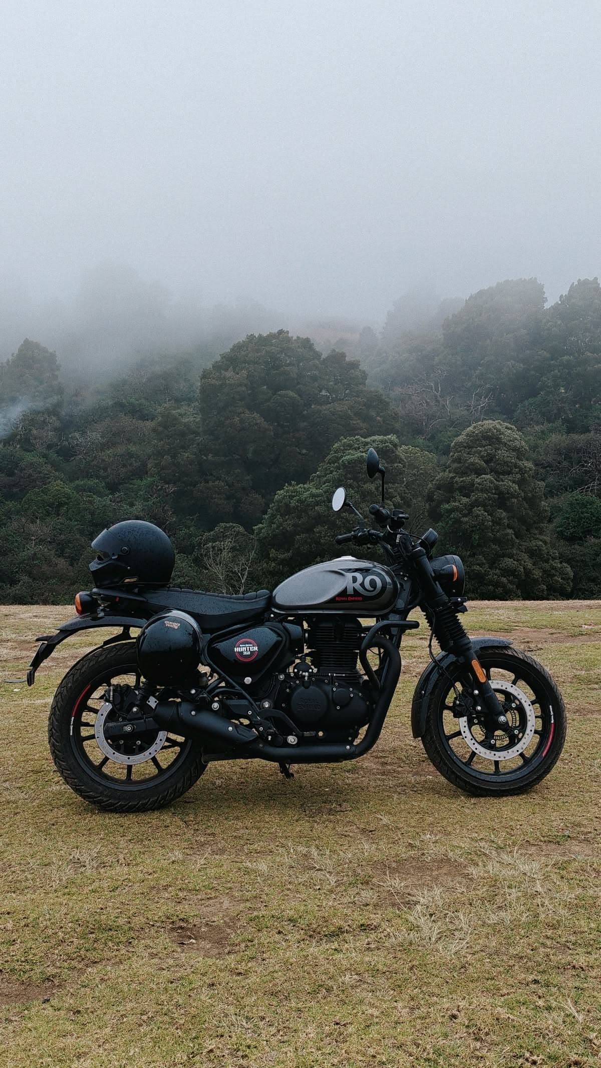 Royal Enfield Hunter secondary view 1